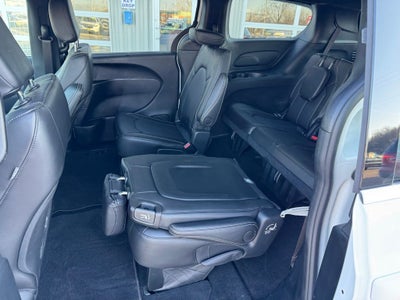 2025 Chrysler Voyager LX