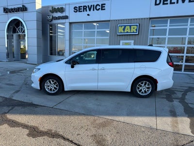 2025 Chrysler Voyager LX