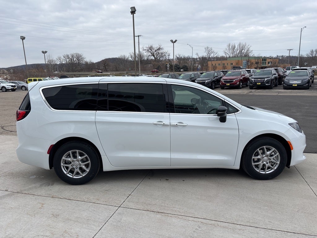 2026 Chrysler Voyager VOYAGER LX
