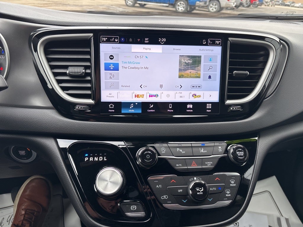 2026 Chrysler Voyager VOYAGER LX