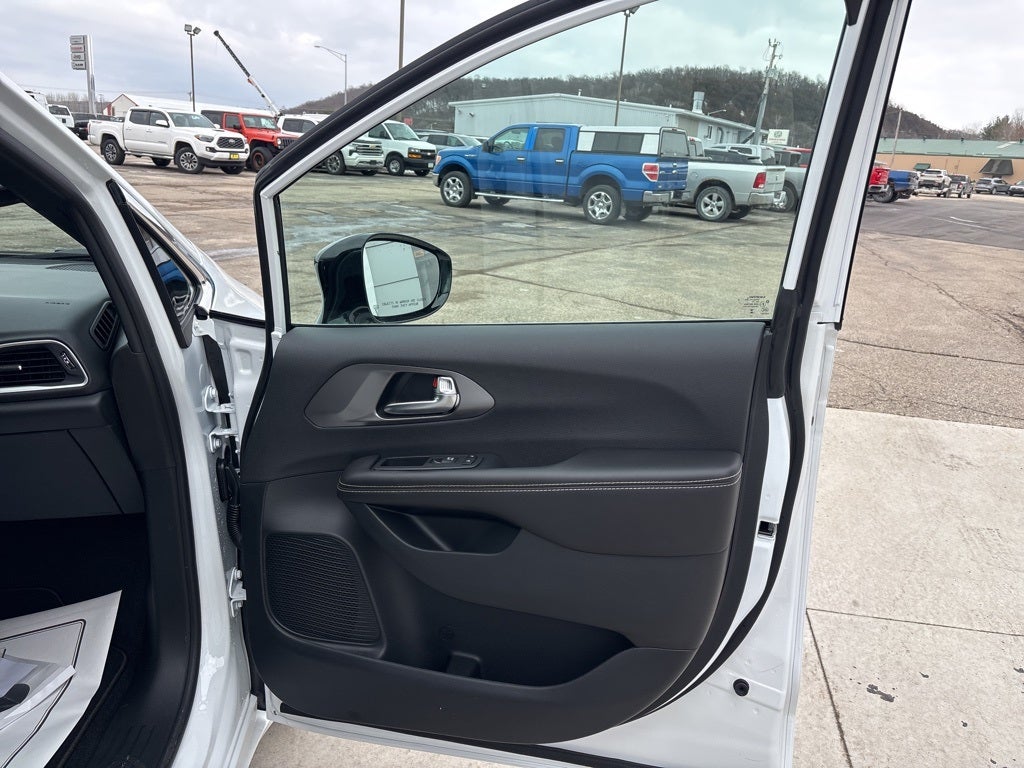 2026 Chrysler Voyager VOYAGER LX