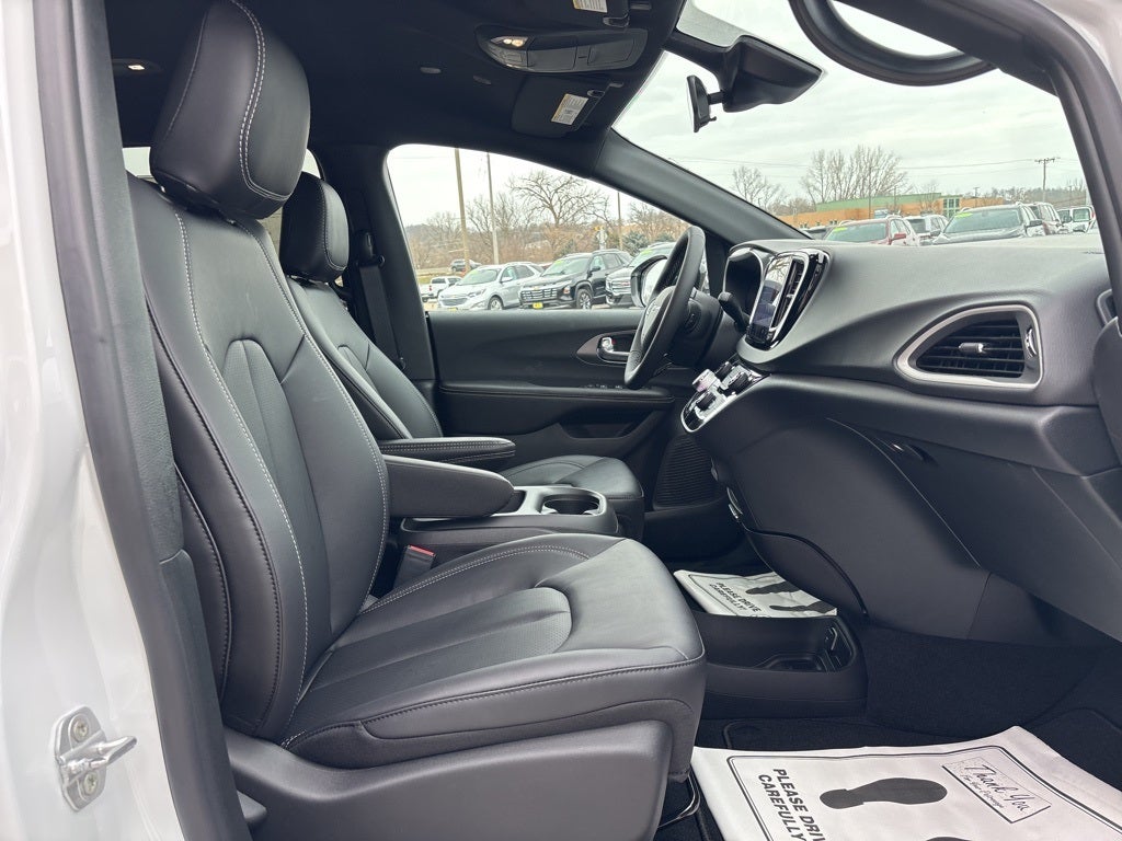 2026 Chrysler Voyager VOYAGER LX