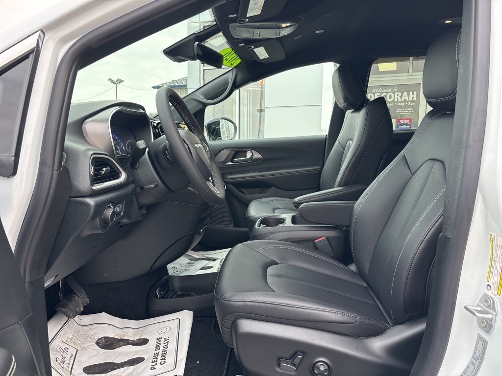 2026 Chrysler Voyager VOYAGER LX