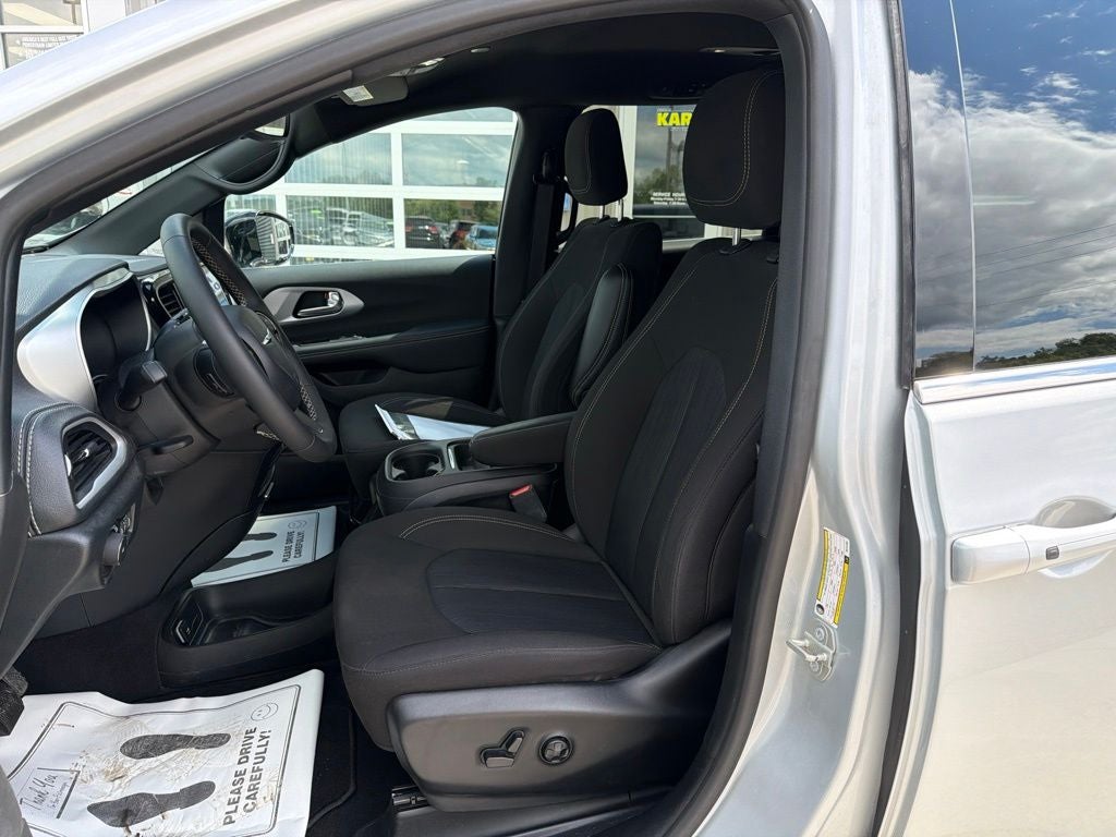 2024 Chrysler Pacifica Touring
