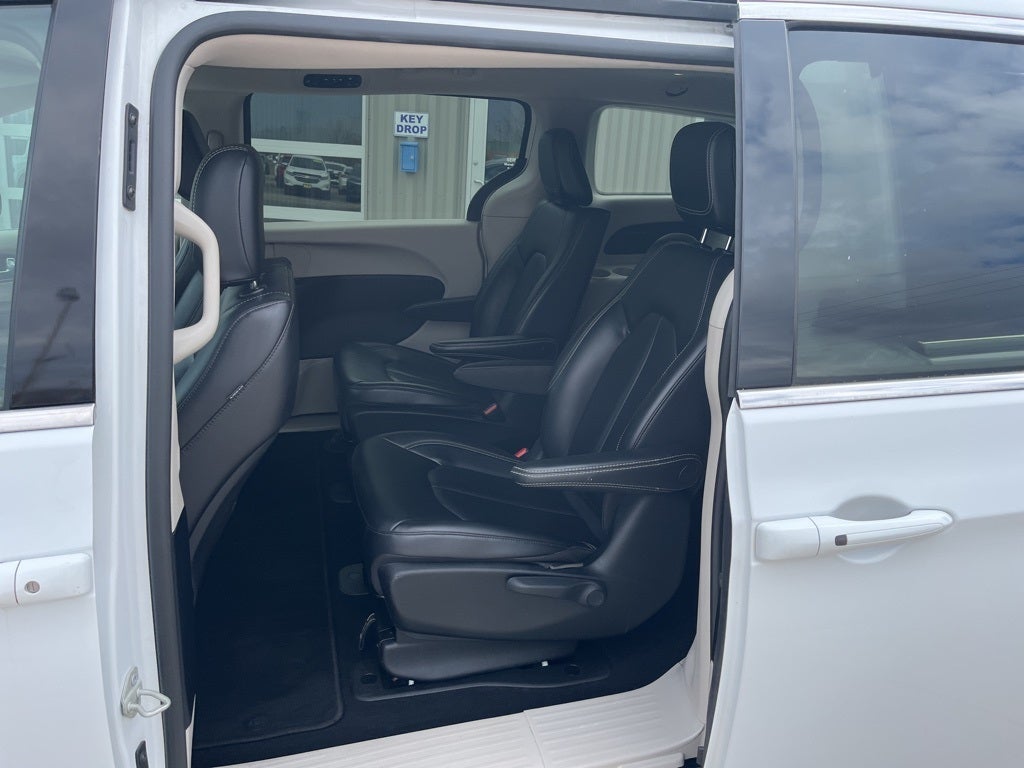 2023 Chrysler Pacifica Hybrid Touring L