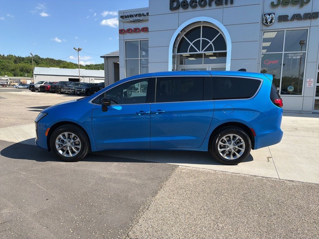 2027 Chrysler Pacifica PACIFICA SELECT AWD