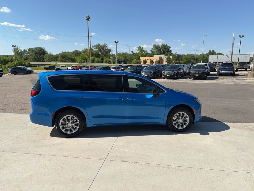 2027 Chrysler Pacifica PACIFICA SELECT AWD