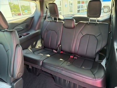 2027 Chrysler Pacifica PACIFICA SELECT AWD