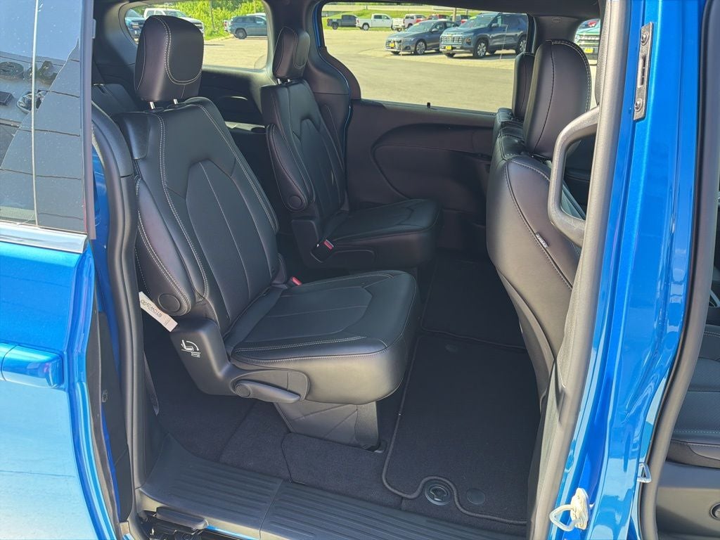 2027 Chrysler Pacifica PACIFICA SELECT AWD