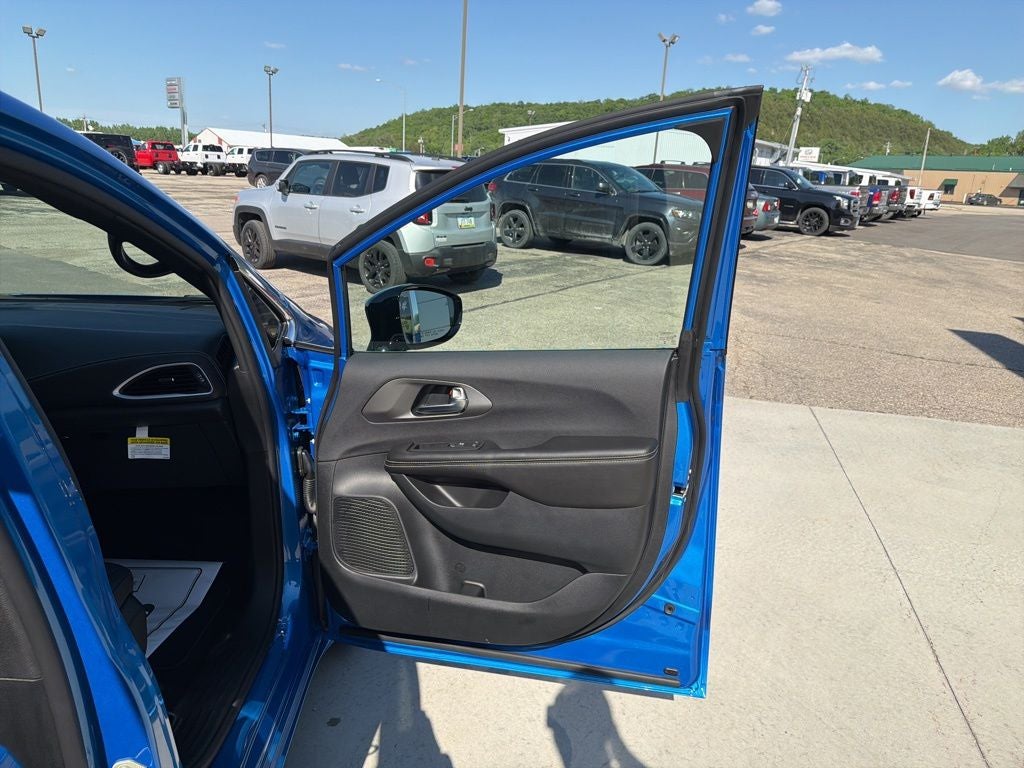 2027 Chrysler Pacifica PACIFICA SELECT AWD