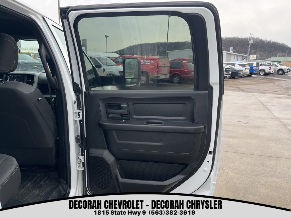 2022 RAM 3500 Tradesman Crew Cab 4x4 8' Box