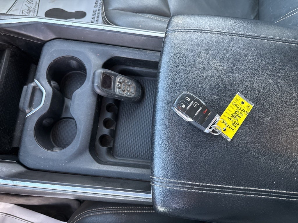 2020 RAM 3500 Big Horn Crew Cab 4x4 8' Box