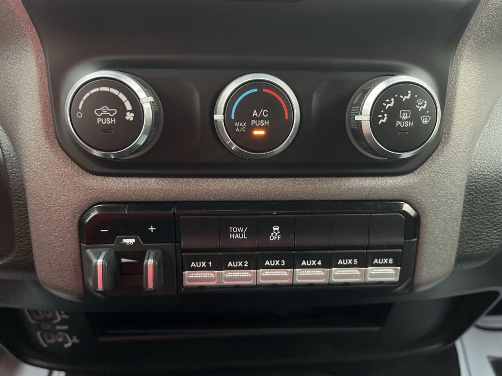 2022 RAM 2500 Tradesman Crew Cab 4x4 6'4' Box