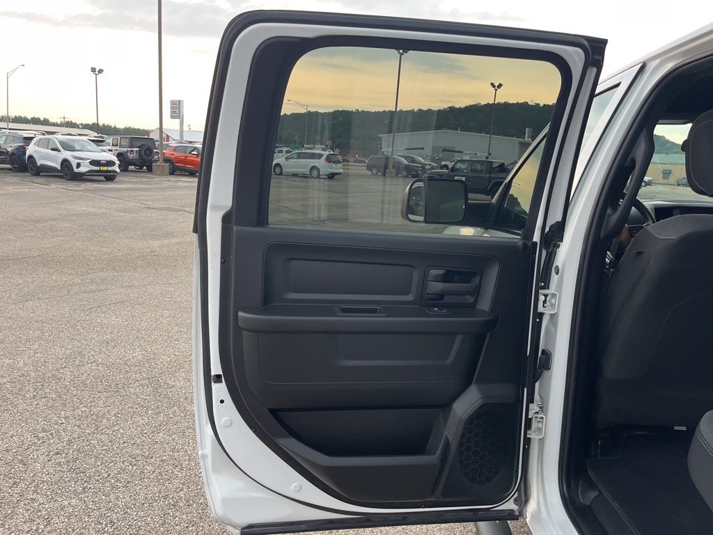 2022 RAM 2500 Tradesman Crew Cab 4x4 6'4' Box