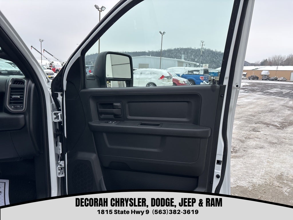 2026 RAM Ram 5500 Chassis Cab RAM 5500 TRADESMAN CHASSIS CREW CAB 4X4 84' CA