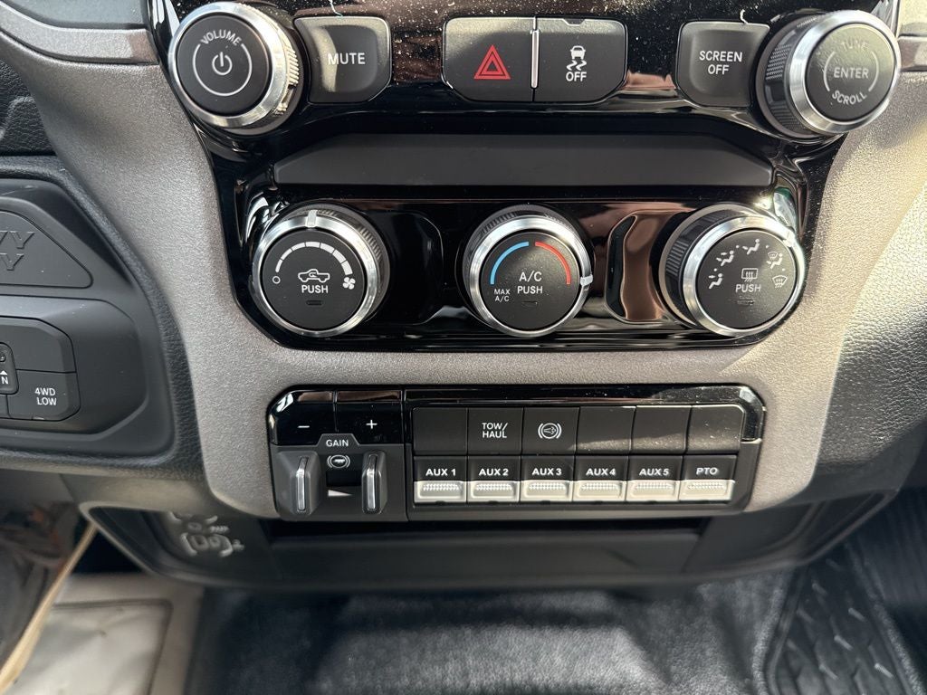 2026 RAM Ram 3500 Chassis Cab RAM 3500 TRADESMAN CREW CAB CHASSIS 4X4 60' CA