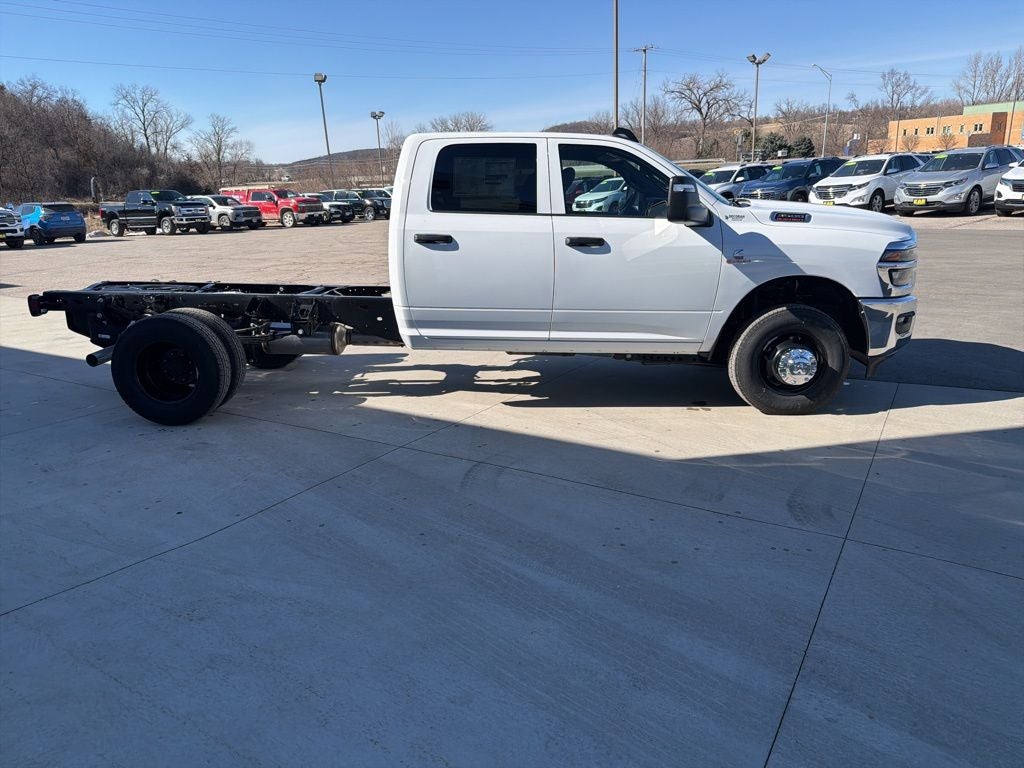 2026 RAM Ram 3500 Chassis Cab RAM 3500 TRADESMAN CREW CAB CHASSIS 4X4 60' CA
