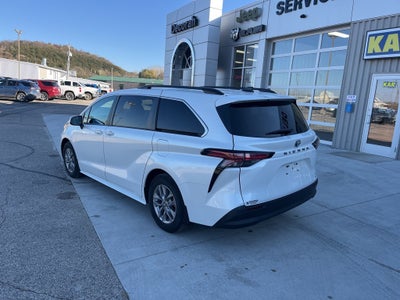 2022 Toyota Sienna XLE