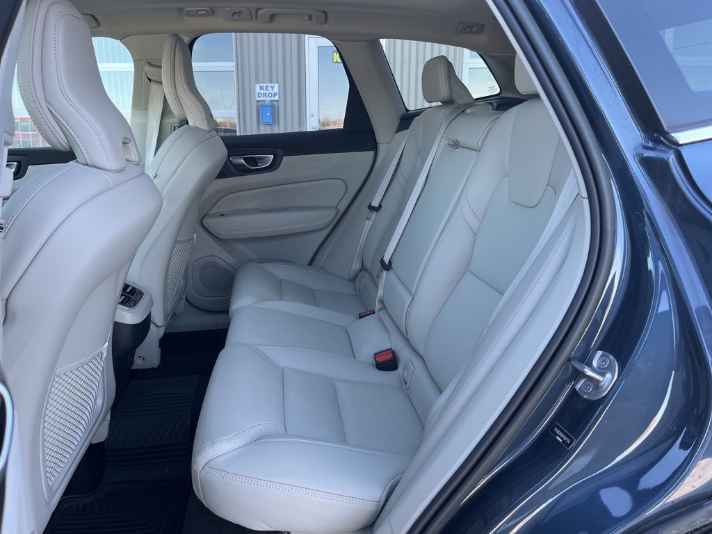 2023 Volvo XC60 B6 Ultimate Bright Theme