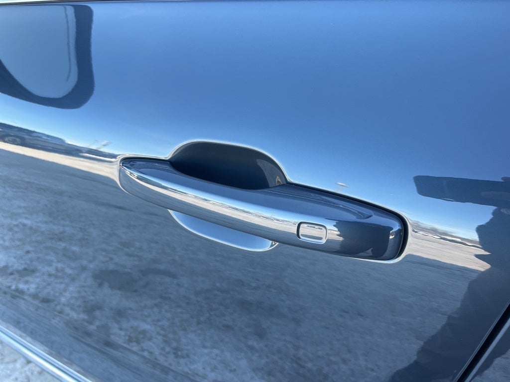 2023 Volvo XC60 B6 Ultimate Bright Theme