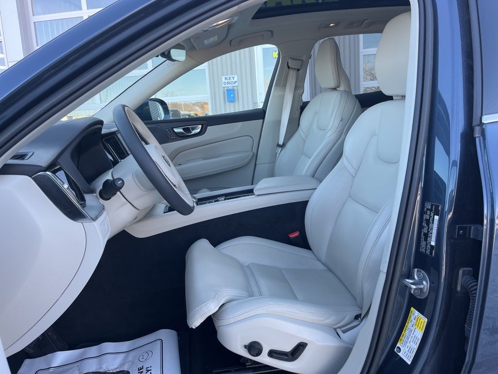 2023 Volvo XC60 B6 Ultimate Bright Theme