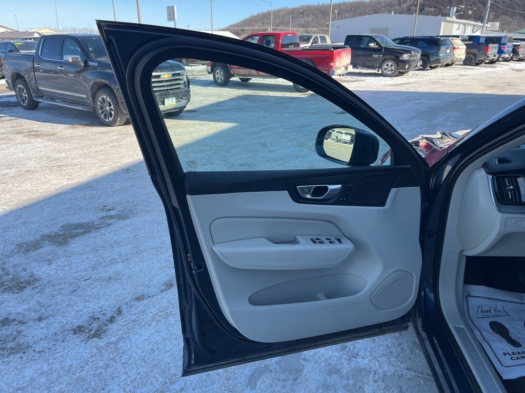 2023 Volvo XC60 B6 Ultimate Bright Theme