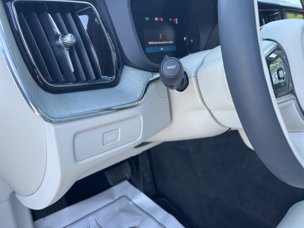 2023 Volvo XC60 B6 Ultimate Bright Theme