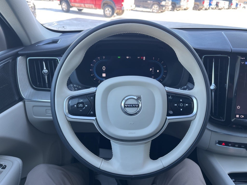 2023 Volvo XC60 B6 Ultimate Bright Theme