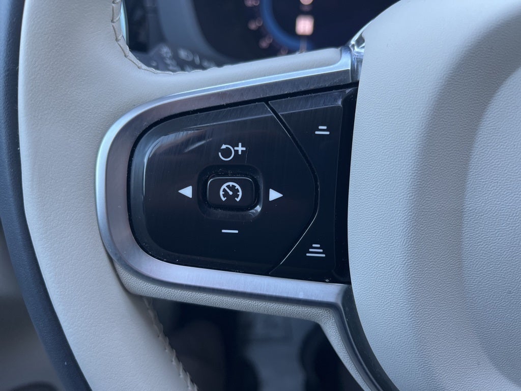 2023 Volvo XC60 B6 Ultimate Bright Theme