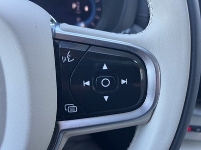 2023 Volvo XC60 B6 Ultimate Bright Theme