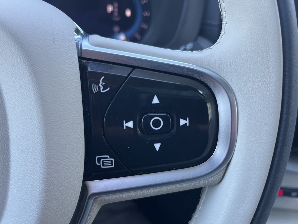 2023 Volvo XC60 B6 Ultimate Bright Theme