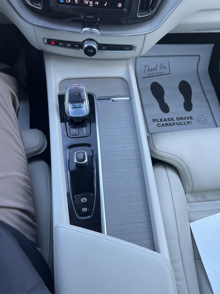 2023 Volvo XC60 B6 Ultimate Bright Theme