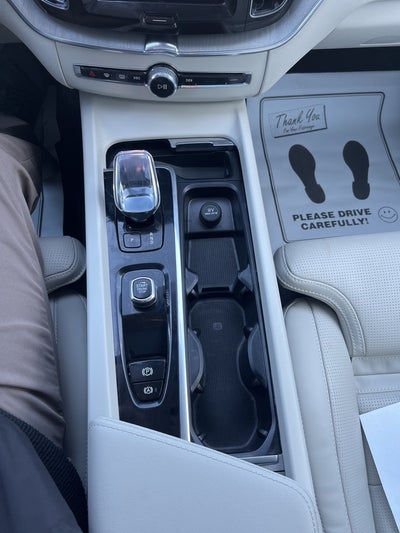 2023 Volvo XC60 B6 Ultimate Bright Theme