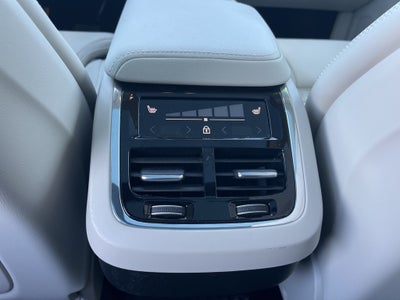 2023 Volvo XC60 B6 Ultimate Bright Theme
