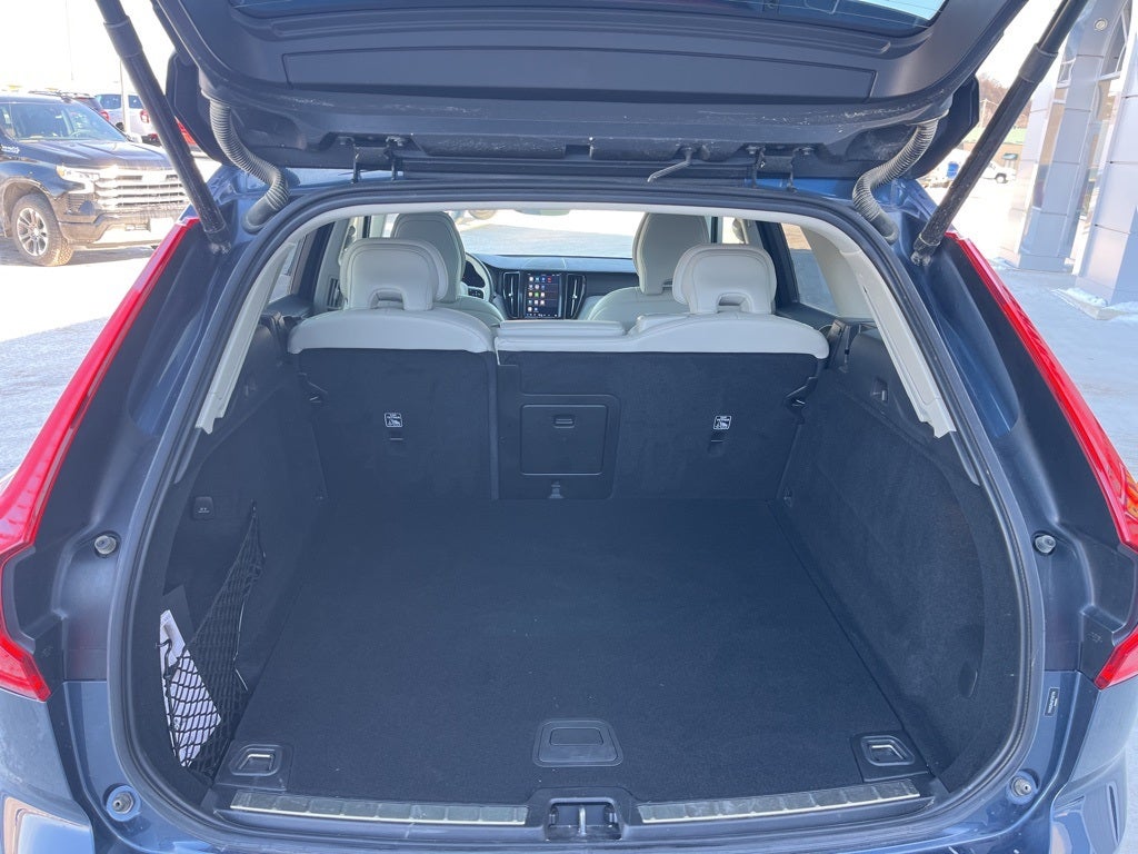 2023 Volvo XC60 B6 Ultimate Bright Theme