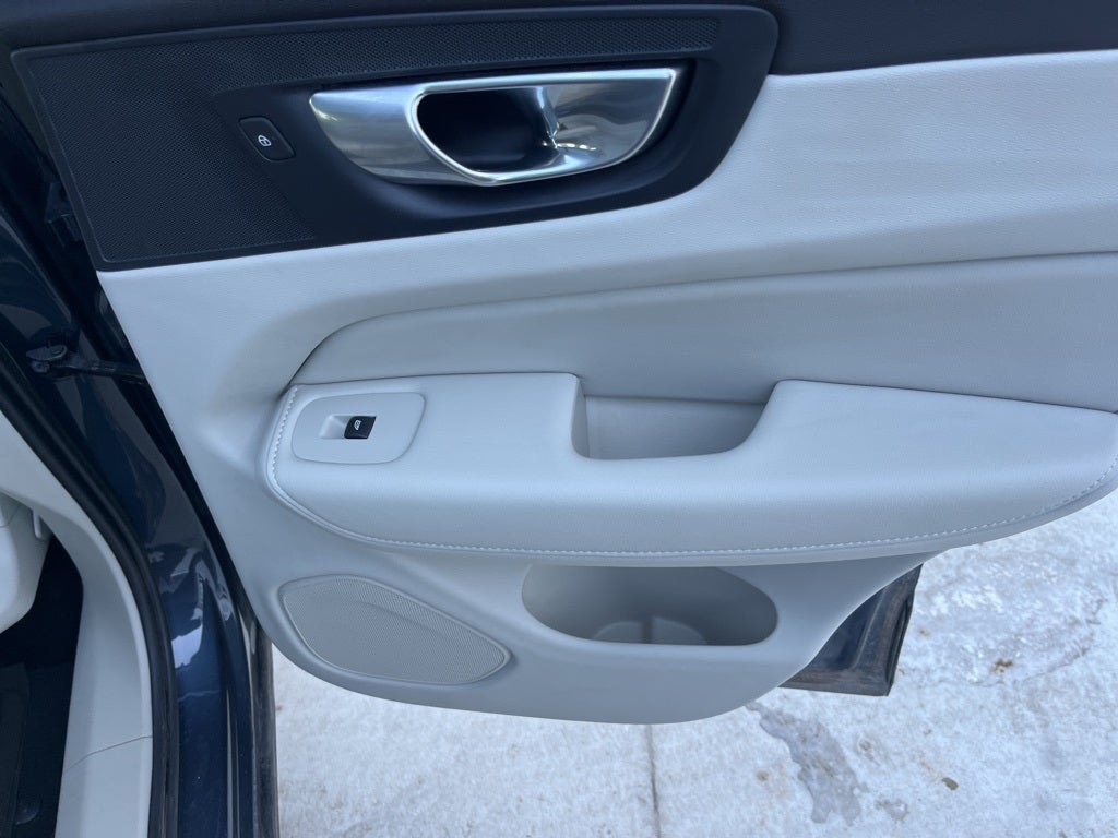 2023 Volvo XC60 B6 Ultimate Bright Theme