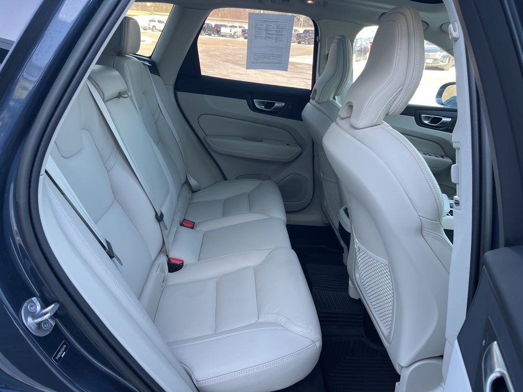 2023 Volvo XC60 B6 Ultimate Bright Theme