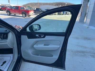 2023 Volvo XC60 B6 Ultimate Bright Theme