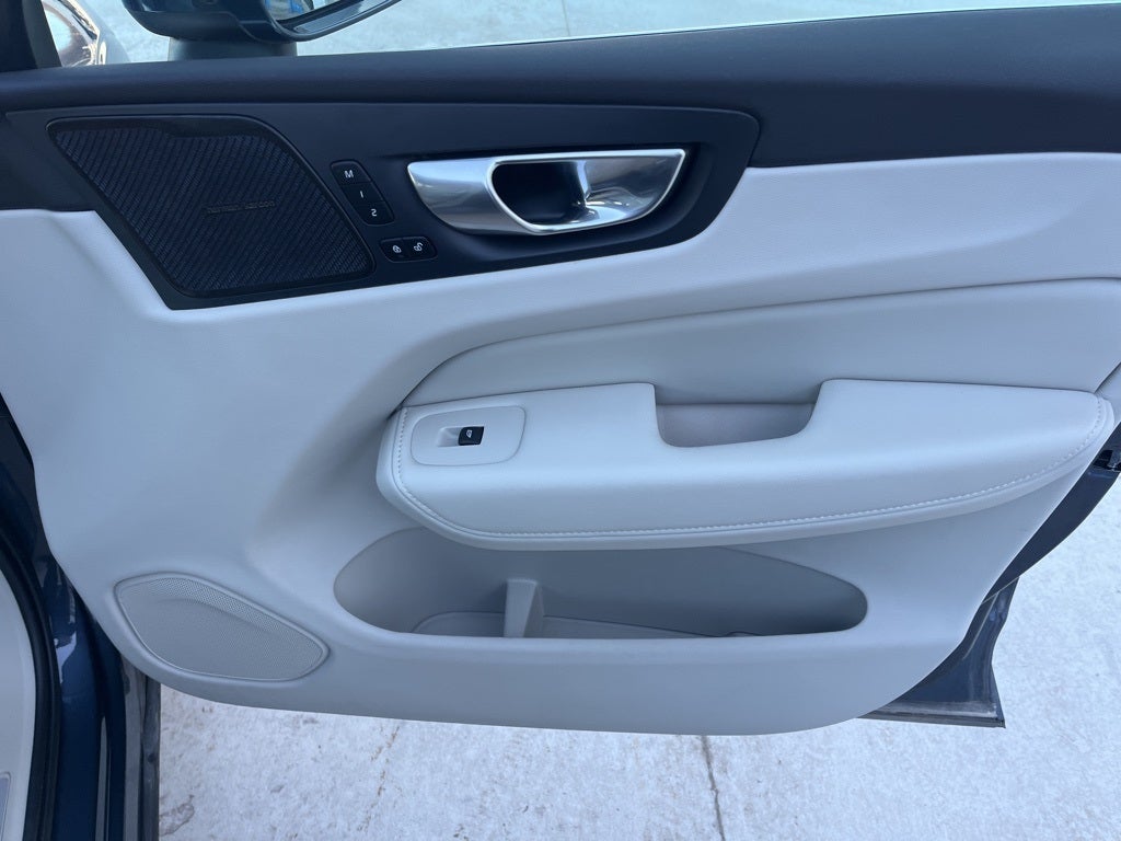 2023 Volvo XC60 B6 Ultimate Bright Theme