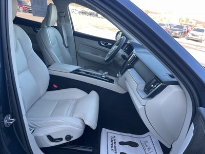 2023 Volvo XC60 B6 Ultimate Bright Theme
