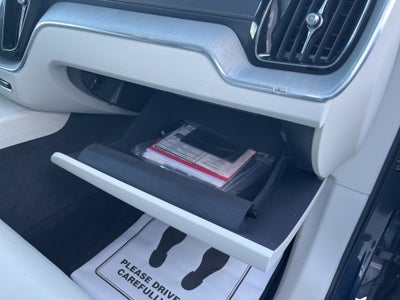 2023 Volvo XC60 B6 Ultimate Bright Theme