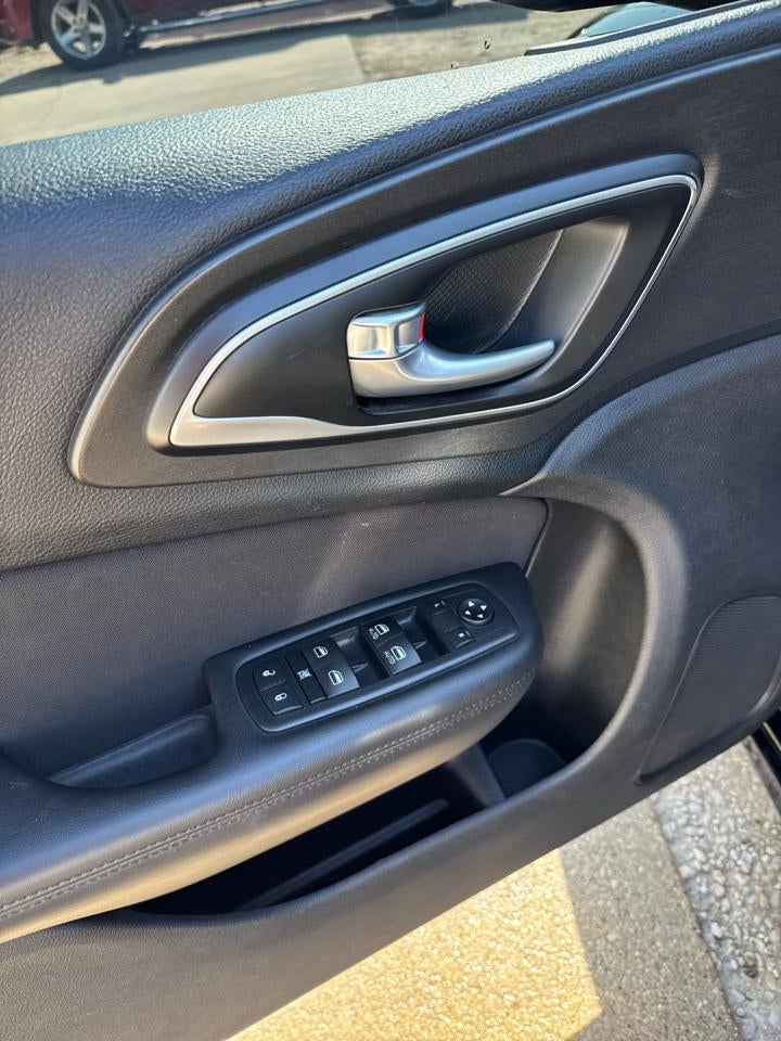 2016 Chrysler 200 4dr Sdn Limited FWD