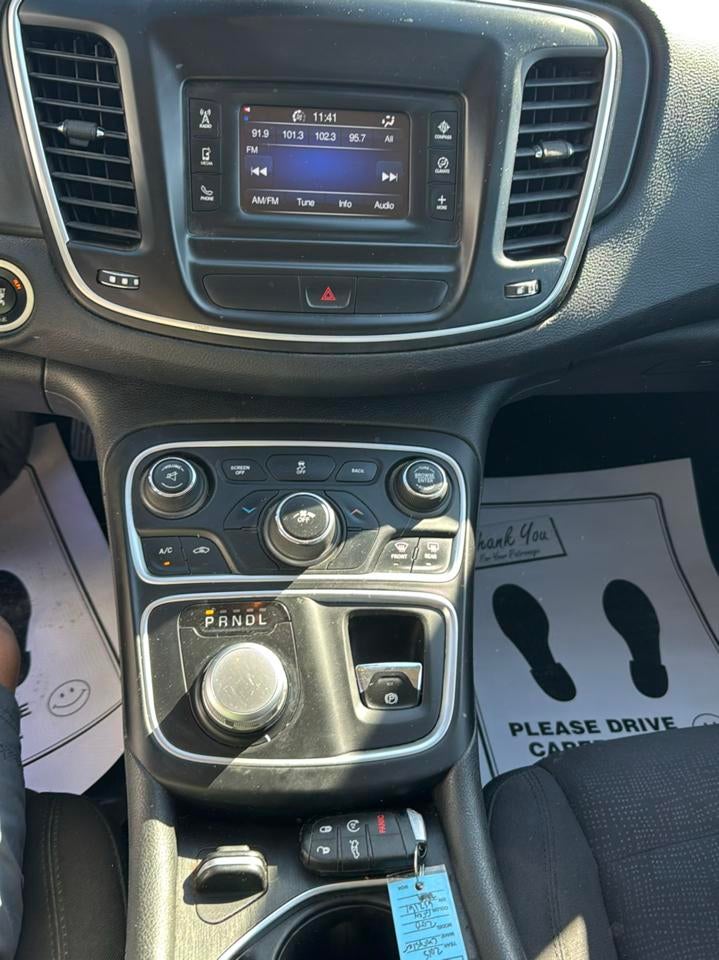 2015 Chrysler 200 4dr Sdn Limited FWD