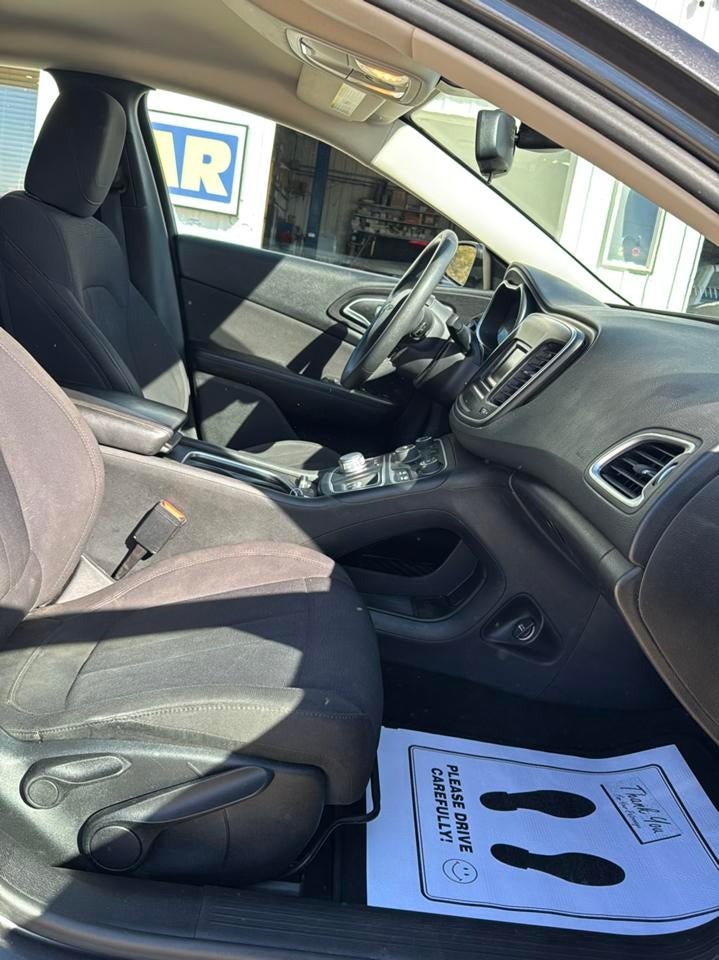 2015 Chrysler 200 4dr Sdn Limited FWD