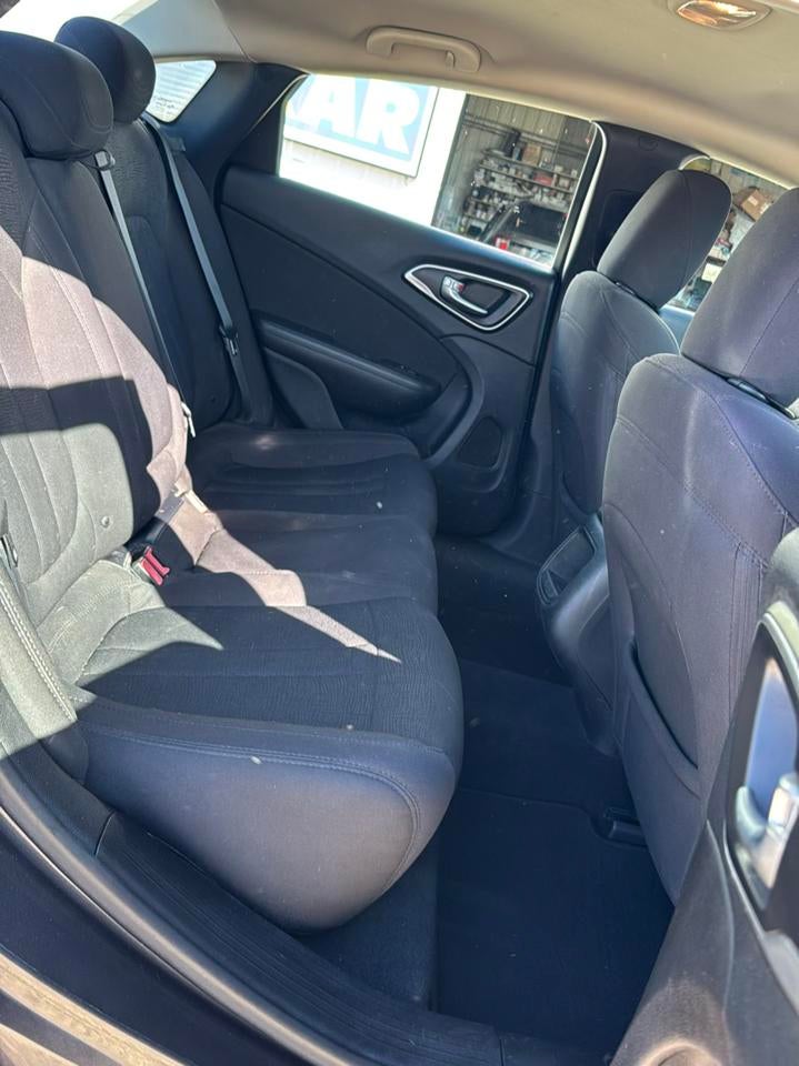 2015 Chrysler 200 4dr Sdn Limited FWD