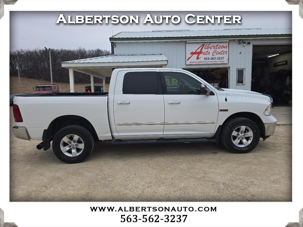 2014 RAM 1500 4WD Crew Cab 140.5" SLT