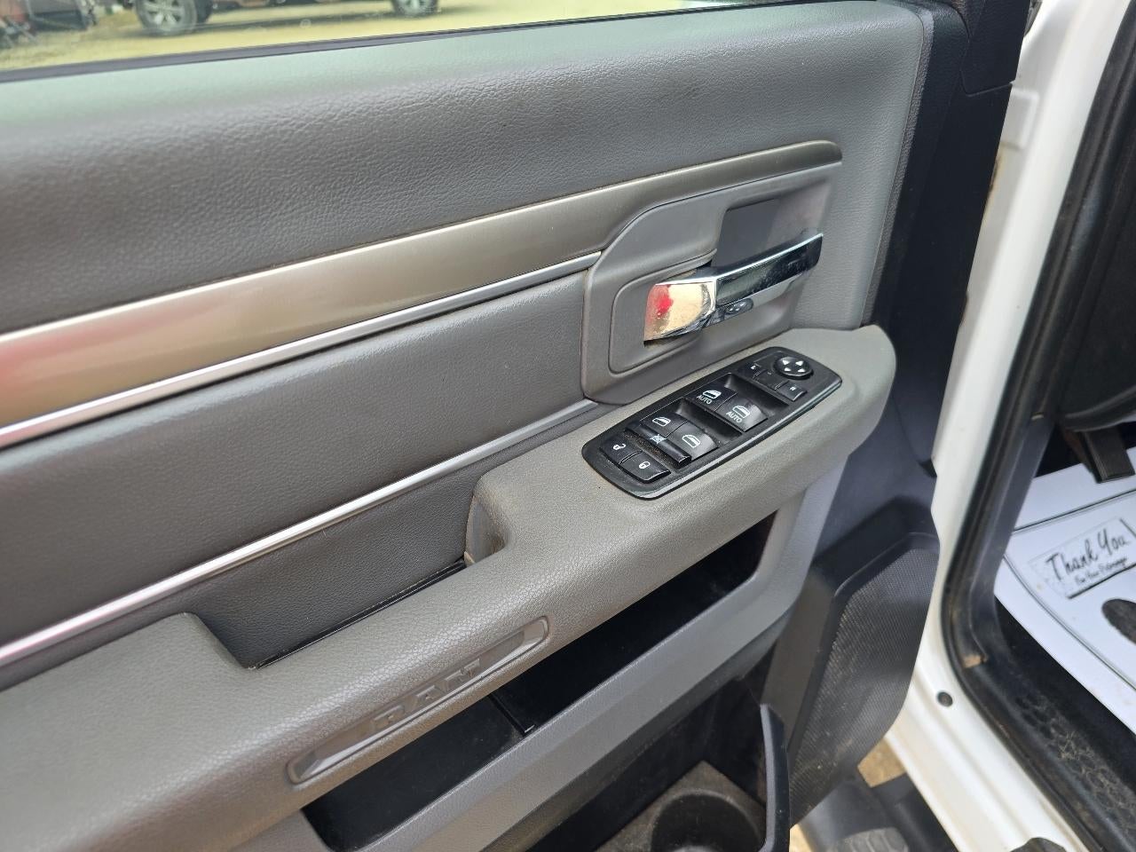 2014 RAM 1500 4WD Crew Cab 140.5" SLT