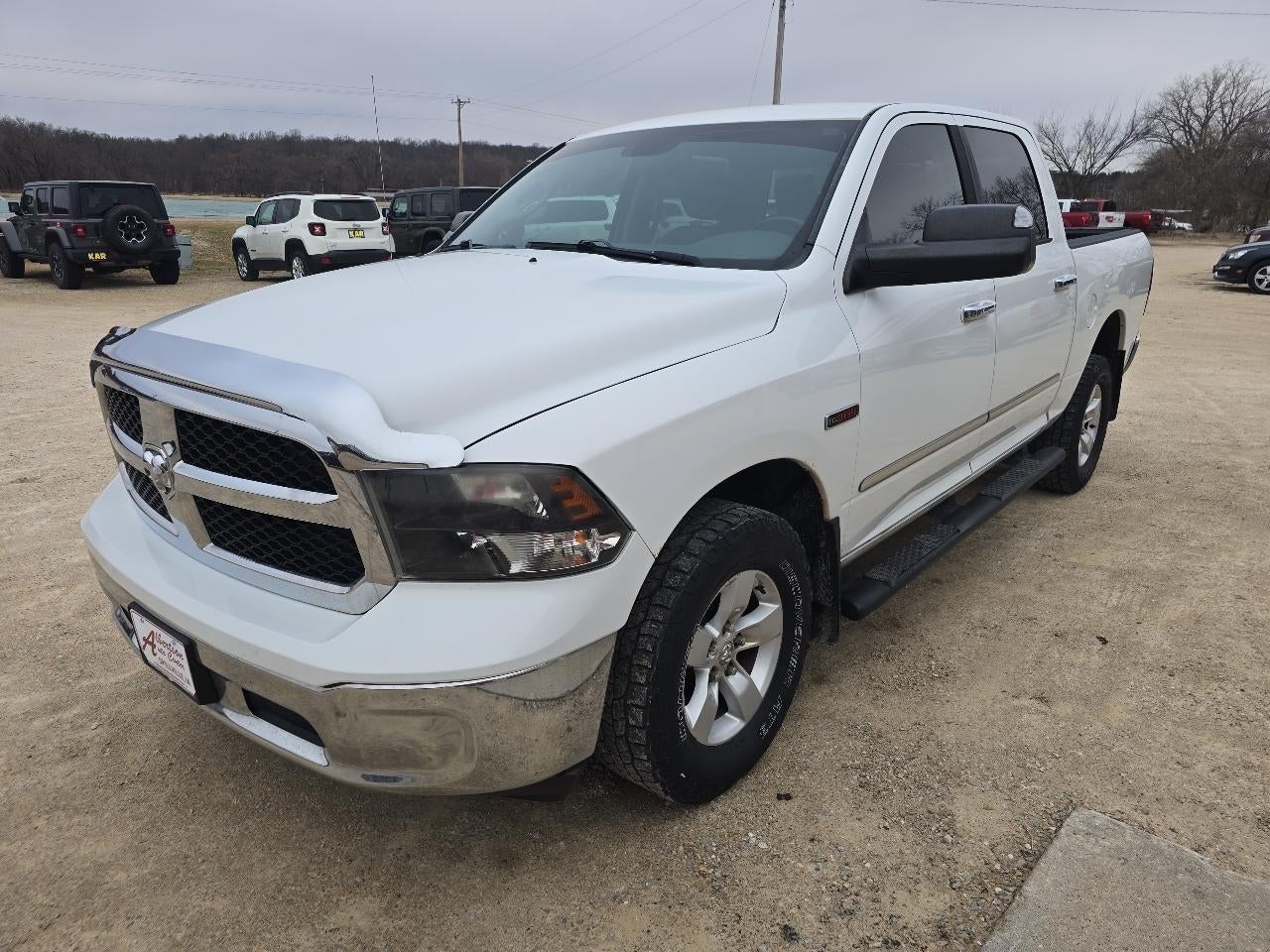 2014 RAM 1500 4WD Crew Cab 140.5" SLT