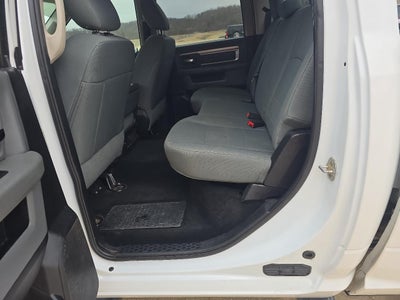 2014 RAM 1500 4WD Crew Cab 140.5" SLT