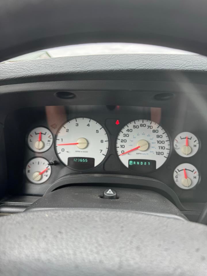 2005 Dodge Ram 1500 4dr Quad Cab 140.5" WB 4WD ST